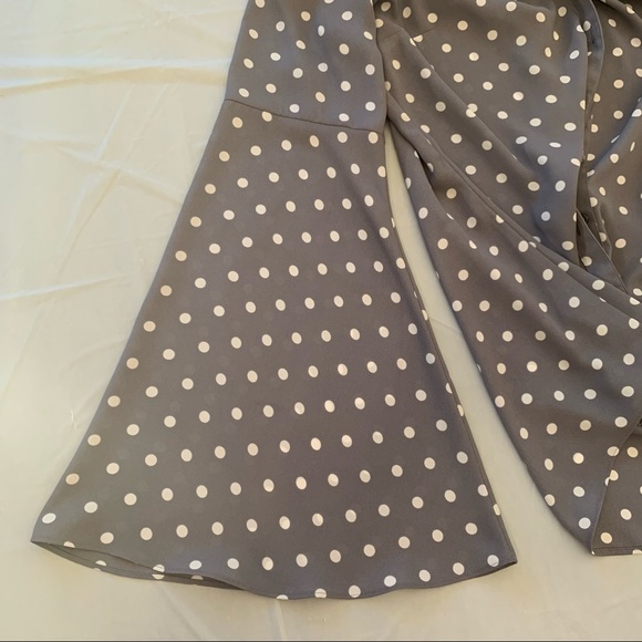 Express Grey and White Polka Dot Blouse Long Sleeve Elongated Bell Sleeve size M - Picture 6 of 11